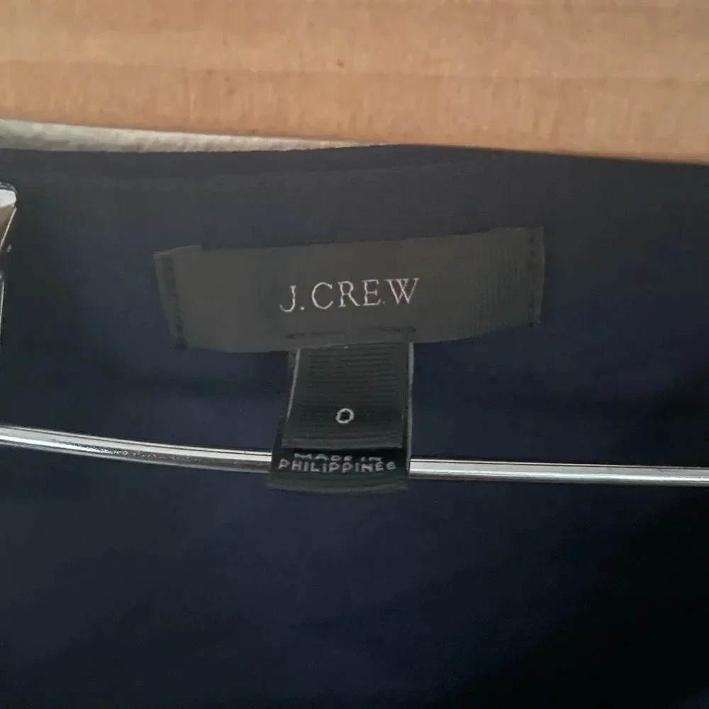 J.Crew drawstring waist v-neck top‎ navy blue size 0 - Picture 3 of 4